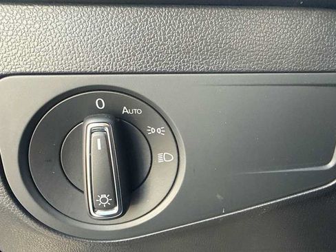 Certified 2023 Volkswagen Tiguan SE FWD image 32