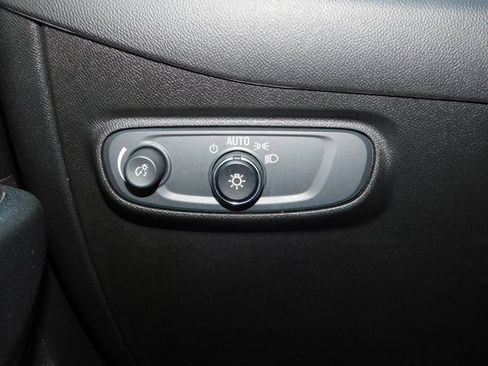 Used 2022 Chevrolet Equinox LT w/ Driver Convenience Package image 28