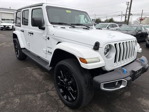 Used 2023 Jeep Wrangler Unlimited Sahara w/ Cold Weather Group AWD/4WD image 8