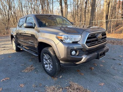 Used 2019 Toyota Tacoma 4x4 Double Cab image 2