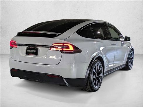 Used 2022 Tesla Model X image 5