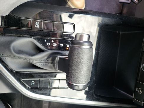 Used 2025 Kia Niro LX FWD image 7