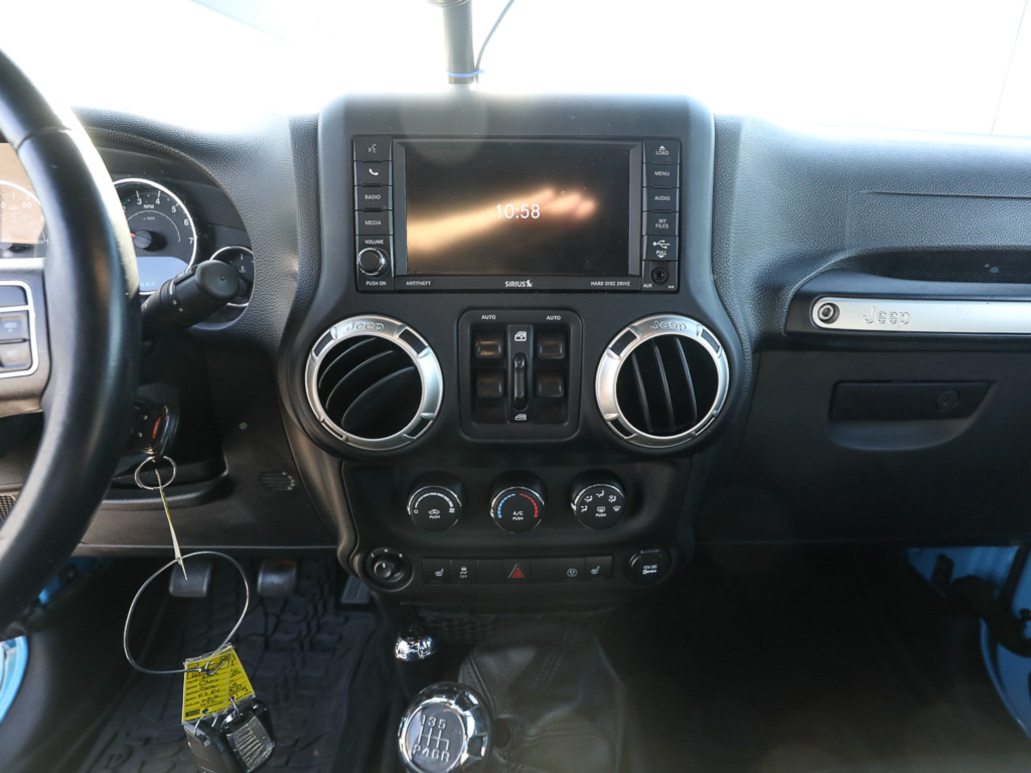 Used 2017 Jeep Wrangler Unlimited Sahara AWD/4WD image 16