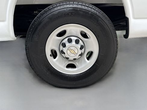 Used 2025 Chevrolet Express 2500 w/ Driver Convenience Package RWD image 28