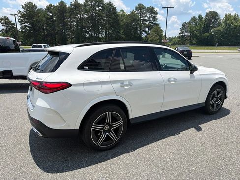 Used 2025 Mercedes-Benz GLC 300 4MATIC image 9