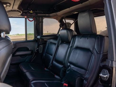 Used 2018 Jeep Wrangler Unlimited Rubicon AWD/4WD image 13