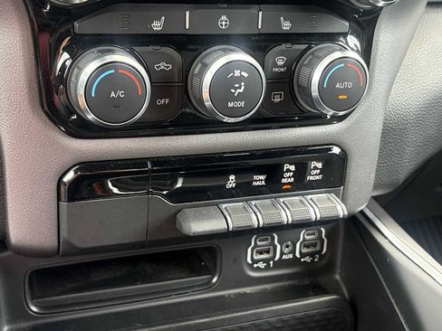 Used 2022 RAM 1500 Big Horn AWD/4WD image 18