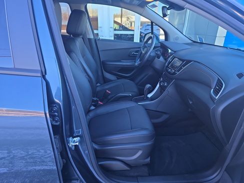 Certified 2022 Chevrolet Trax LT w/ LT Convenience Package image 18