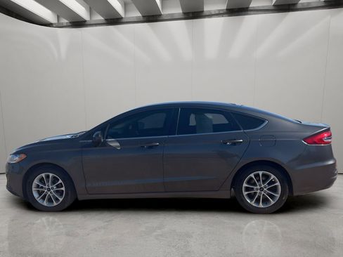 Used 2019 Ford Fusion SE FWD image 2