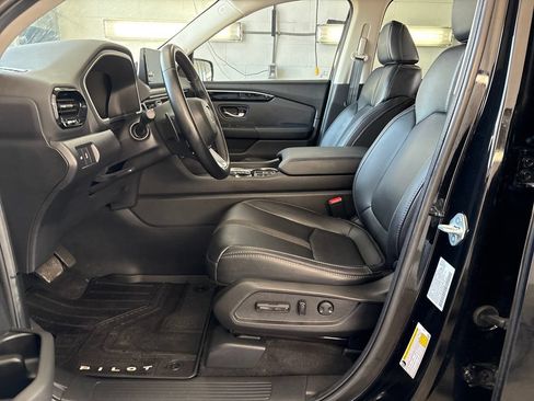 Used 2025 Honda Pilot EX-L image 13