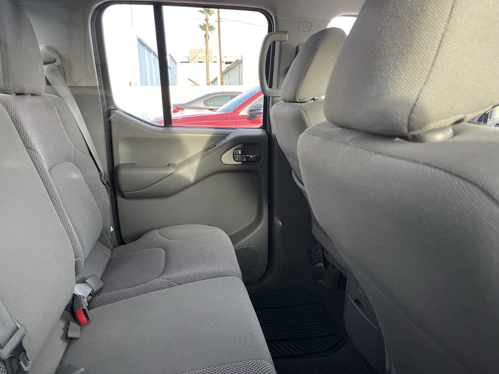 Used 2018 Nissan Frontier SV AWD/4WD image 8