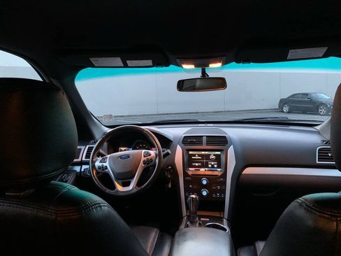 Used 2015 Ford Explorer XLT AWD/4WD image 11