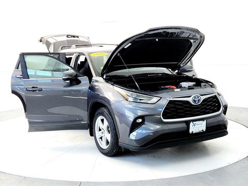 Used 2023 Toyota Highlander LE image 9