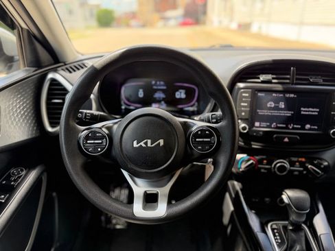 Used 2023 Kia Soul LX w/ LX Technology Package FWD image 34