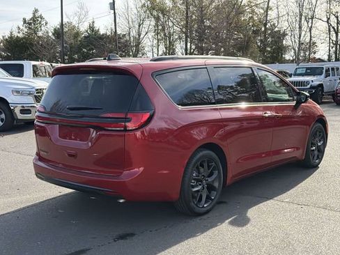 New 2026 Chrysler Pacifica Limited w/ S Appearance Package image 12