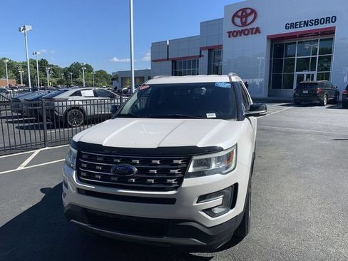 Used 2017 Ford Explorer XLT w/ Equipment Group 201A FWD image 1