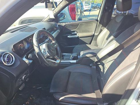 Used 2022 Mercedes-Benz GLB 250 image 3