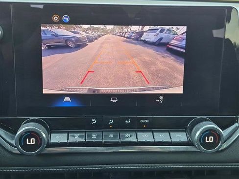 Used 2024 Chevrolet Colorado LT w/ LT Convenience Package RWD image 14