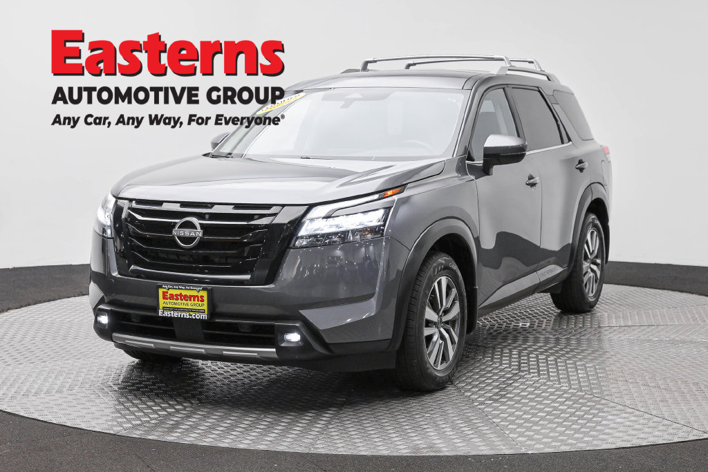 Used 2024 Nissan Pathfinder SL w/ Black Appearance Package AWD/4WD image 1