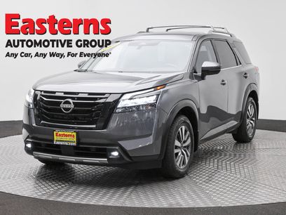 Used 2024 Nissan Pathfinder SL w/ Black Appearance Package