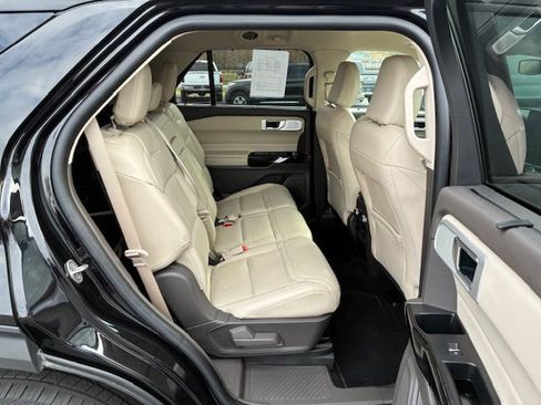 Used 2021 Ford Explorer Platinum w/ Equipment Group 601A image 17