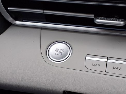 Certified 2025 Hyundai Elantra Limited image 8