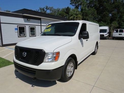 Used 2021 Nissan NV 2500 SV image 3