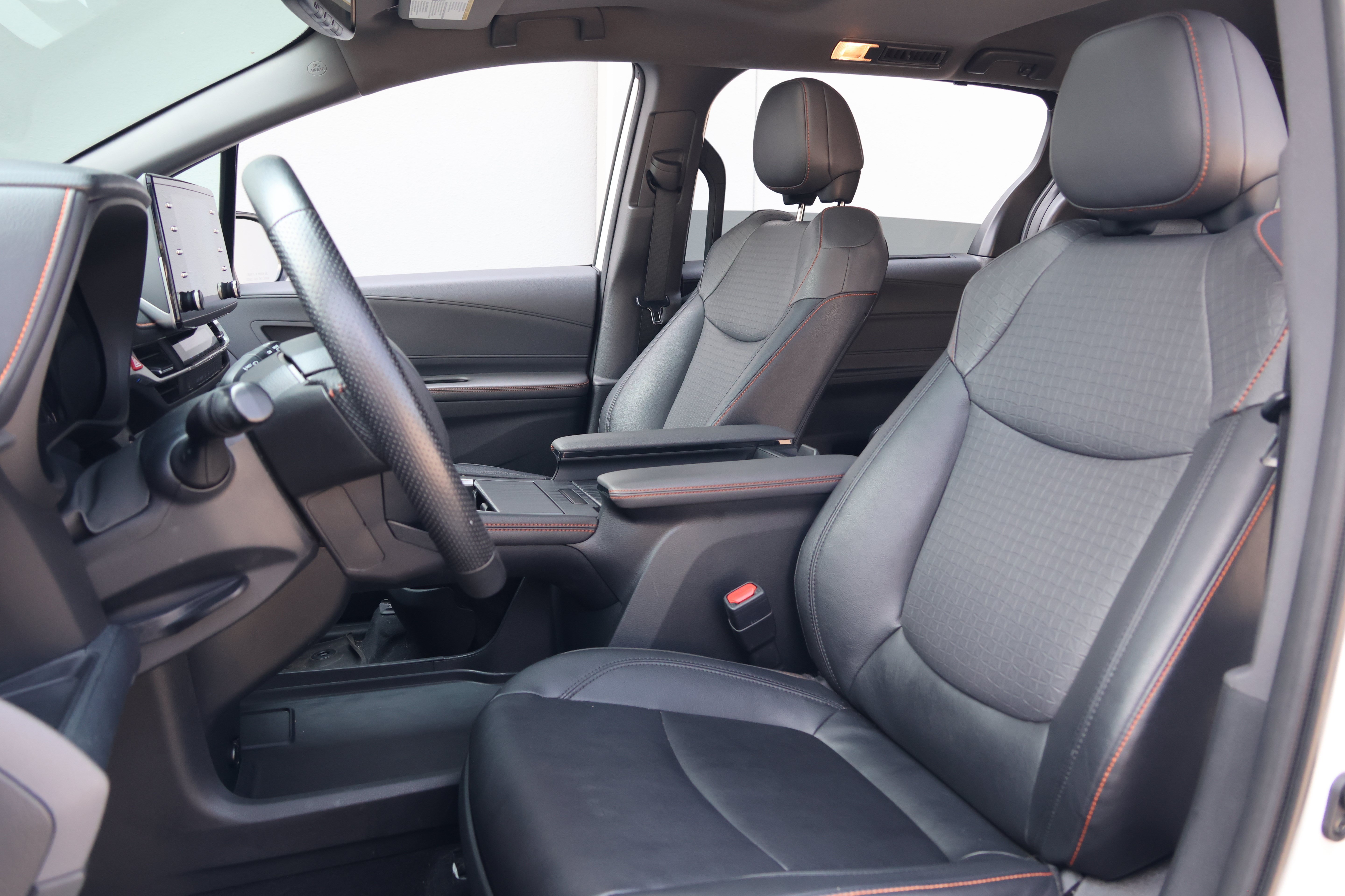 Used 2023 Toyota Sienna XSE w/ XSE Plus Package FWD image 31