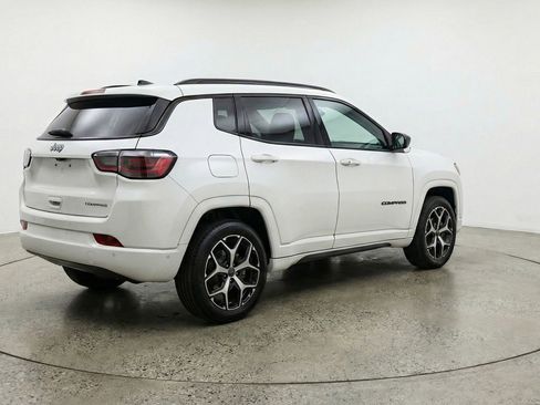 Used 2025 Jeep Compass Limited image 9