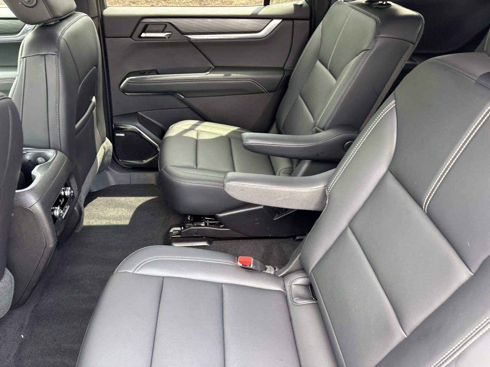 Used 2026 GMC Acadia Elevation w/ Elevation Premium Package FWD image 30