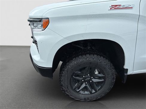 Used 2025 Chevrolet Silverado 1500 LT Trail Boss w/ Convenience Package II image 12