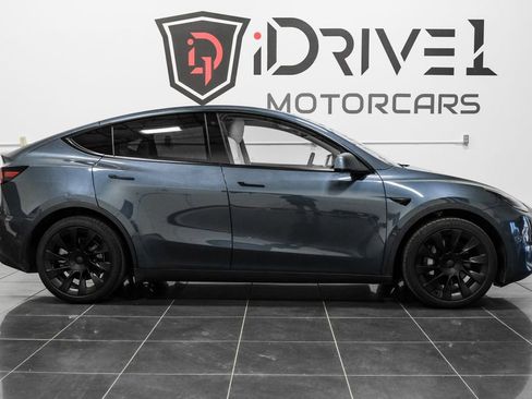 Used 2021 Tesla Model Y Long Range image 11