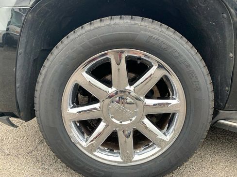 Used 2011 GMC Yukon Denali image 13