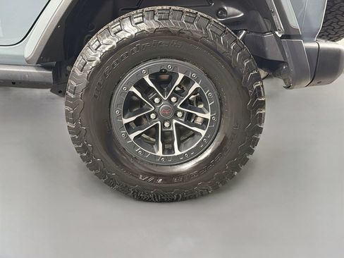 Used 2025 Jeep Wrangler Unlimited Rubicon AWD/4WD image 31