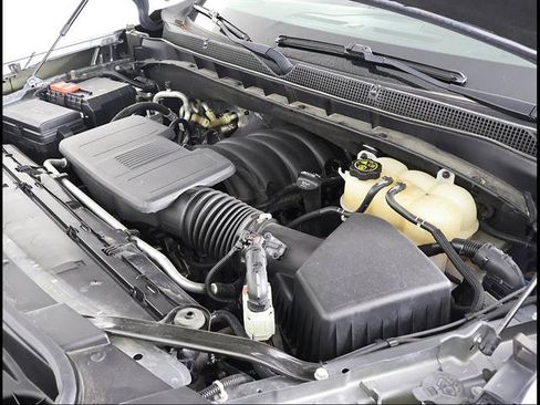 Used 2022 Chevrolet Suburban LT w/ Luxury Package AWD/4WD image 12