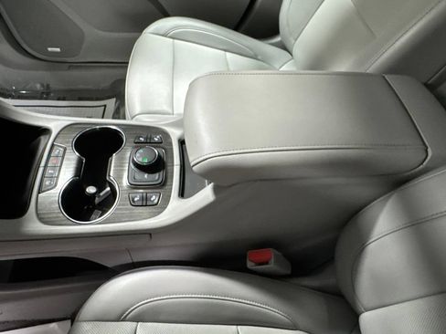 Used 2023 GMC Acadia SLT AWD/4WD image 29