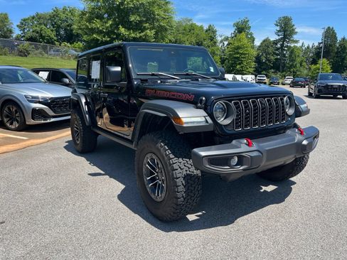 Used 2024 Jeep Wrangler Unlimited Rubicon w/ XTREMEE 35" Tire Package AWD/4WD image 3