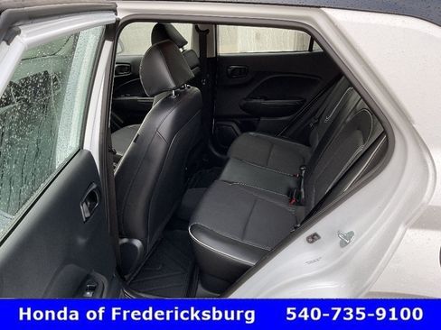 Used 2025 Hyundai Venue Limited FWD image 21