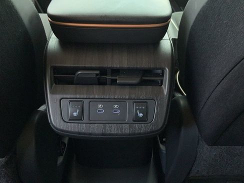 Used 2025 Nissan Ariya FWD image 42