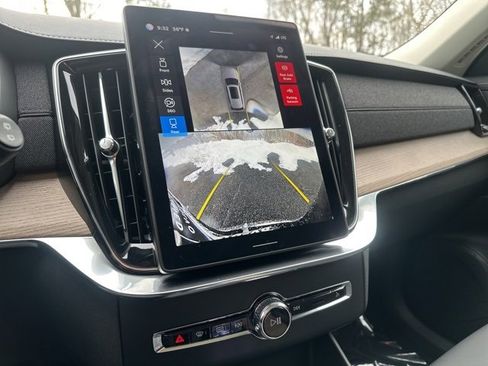 Certified 2025 Volvo XC90 B5 Plus image 25