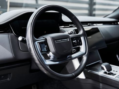 Used 2025 Land Rover Range Rover SE AWD/4WD image 35