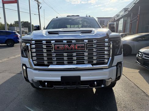 Used 2025 GMC Sierra 2500 Denali w/ Technology Package AWD/4WD image 2