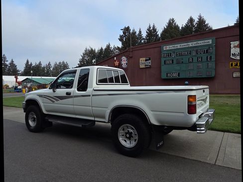Used 1992 Toyota Pickup SR5 AWD/4WD image 4