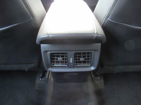 Used 2023 Toyota Venza Limited image 29