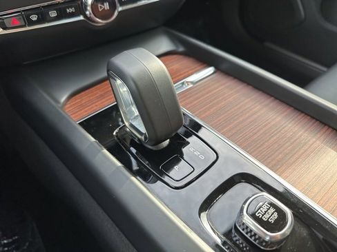 Certified 2025 Volvo V60 B5 Cross Country Plus image 17