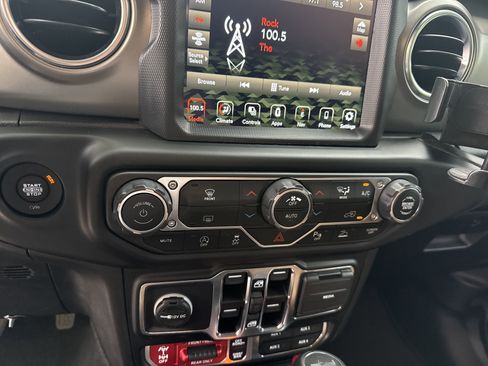 Used 2021 Jeep Wrangler Unlimited Rubicon AWD/4WD image 31