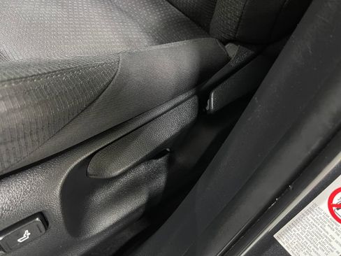 Used 2018 Toyota C-HR XLE image 15