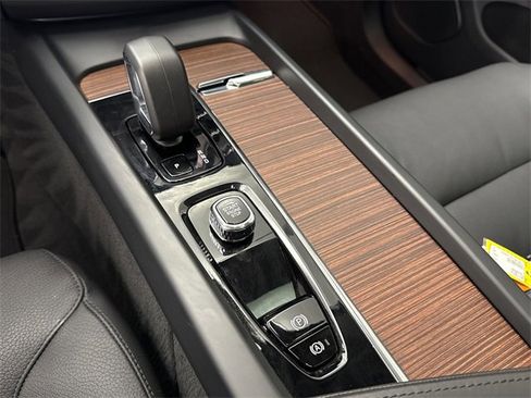 Certified 2024 Volvo XC60 B5 Plus image 20