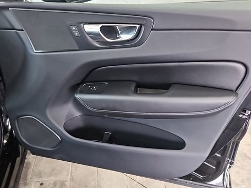 Used 2023 Volvo XC60 B5 Plus image 11