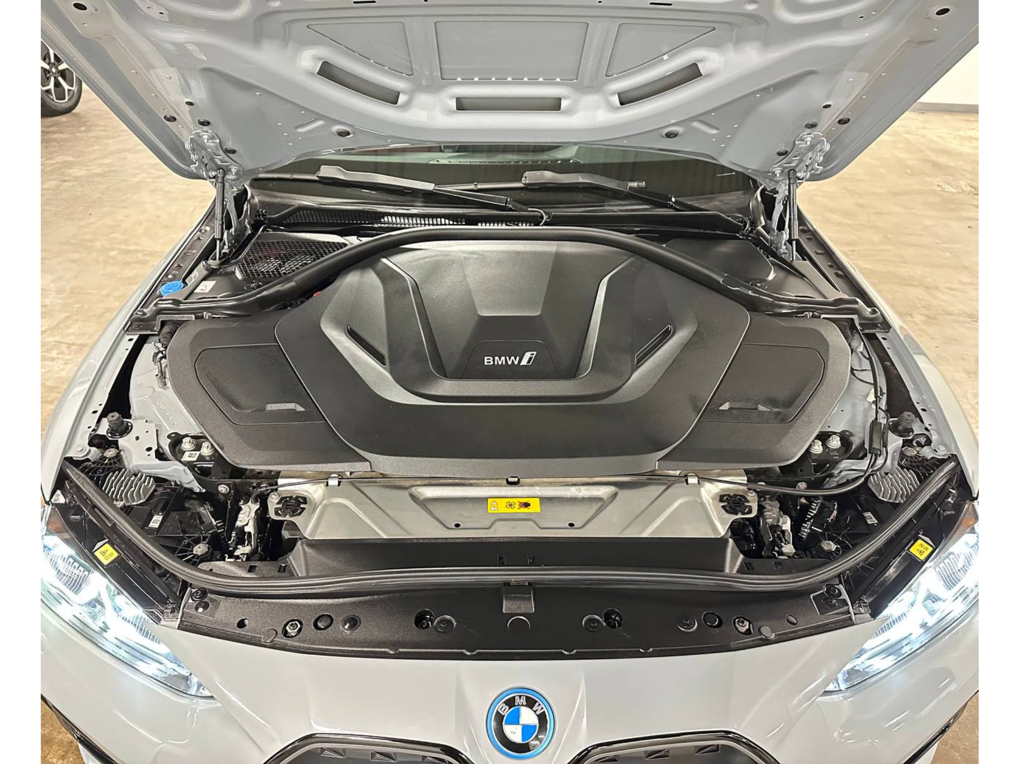Used 2023 BMW i4 eDrive40 w/ M Sport Package RWD image 4